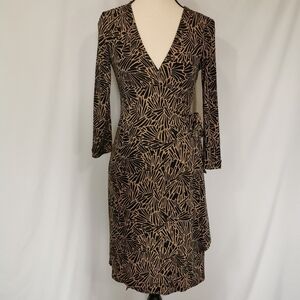 BCBGMaxAzria 3/4 Sleeve Wrap Mini Dress in Tan w/ Black Print - Sz XS